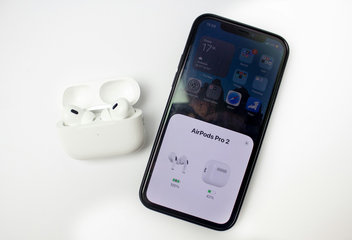 Πώς να συνδέσετε τα AirPods και τα AirPods Pro στο iPhone