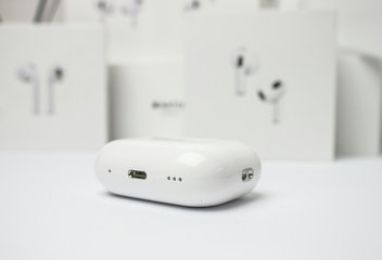 Πώς να αναγνωρίσετε τη θήκη φόρτισης για τα AirPods